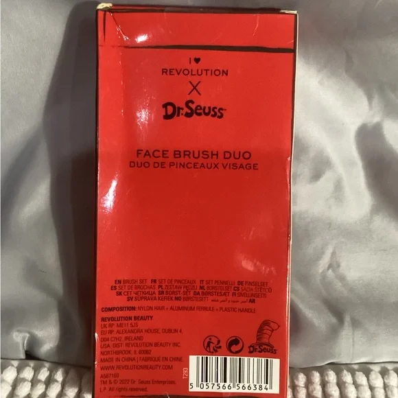 I Heart Revolution Dr Seuss Thing 1 & 2 Makeup Face Brush Duo 2pc Set NEW - Picture 5 of 9